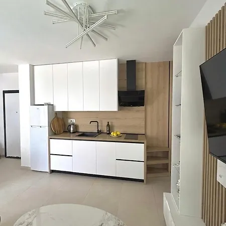 Sabbia D'oro Modern With Pool & Apartamento *